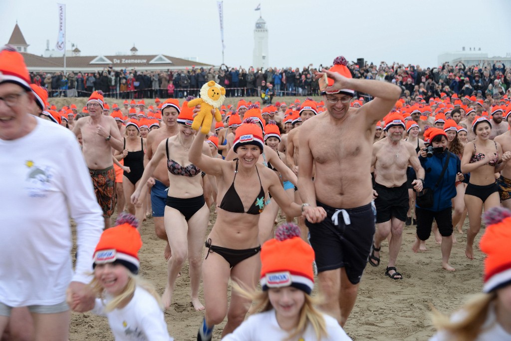 ../Images/Nieuwjaarsduik Noordwijk 2020 049.jpg